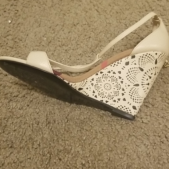 Burberry Prosum Wedge - Picture 3 of 8